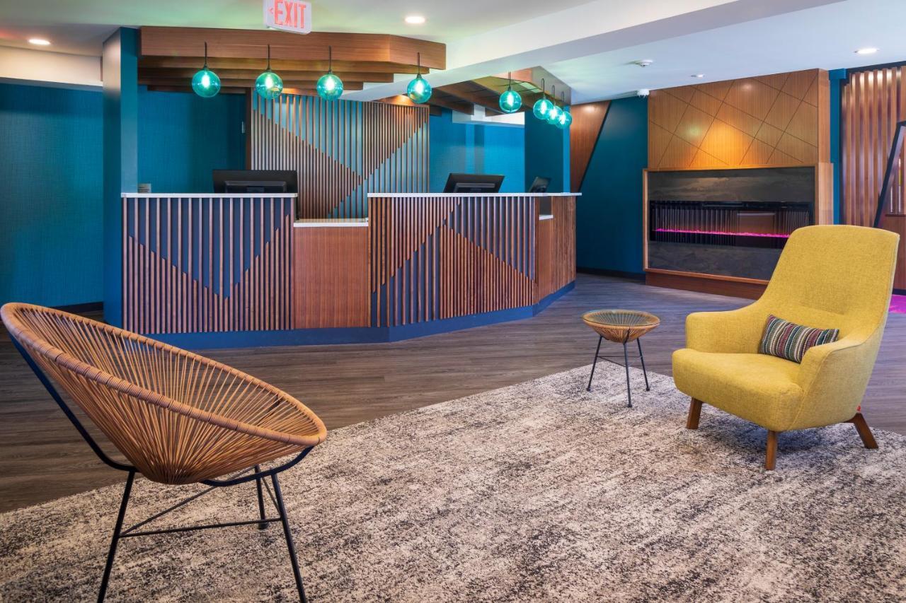 Accent Inns Vancouver Airport Ричмонд Экстерьер фото