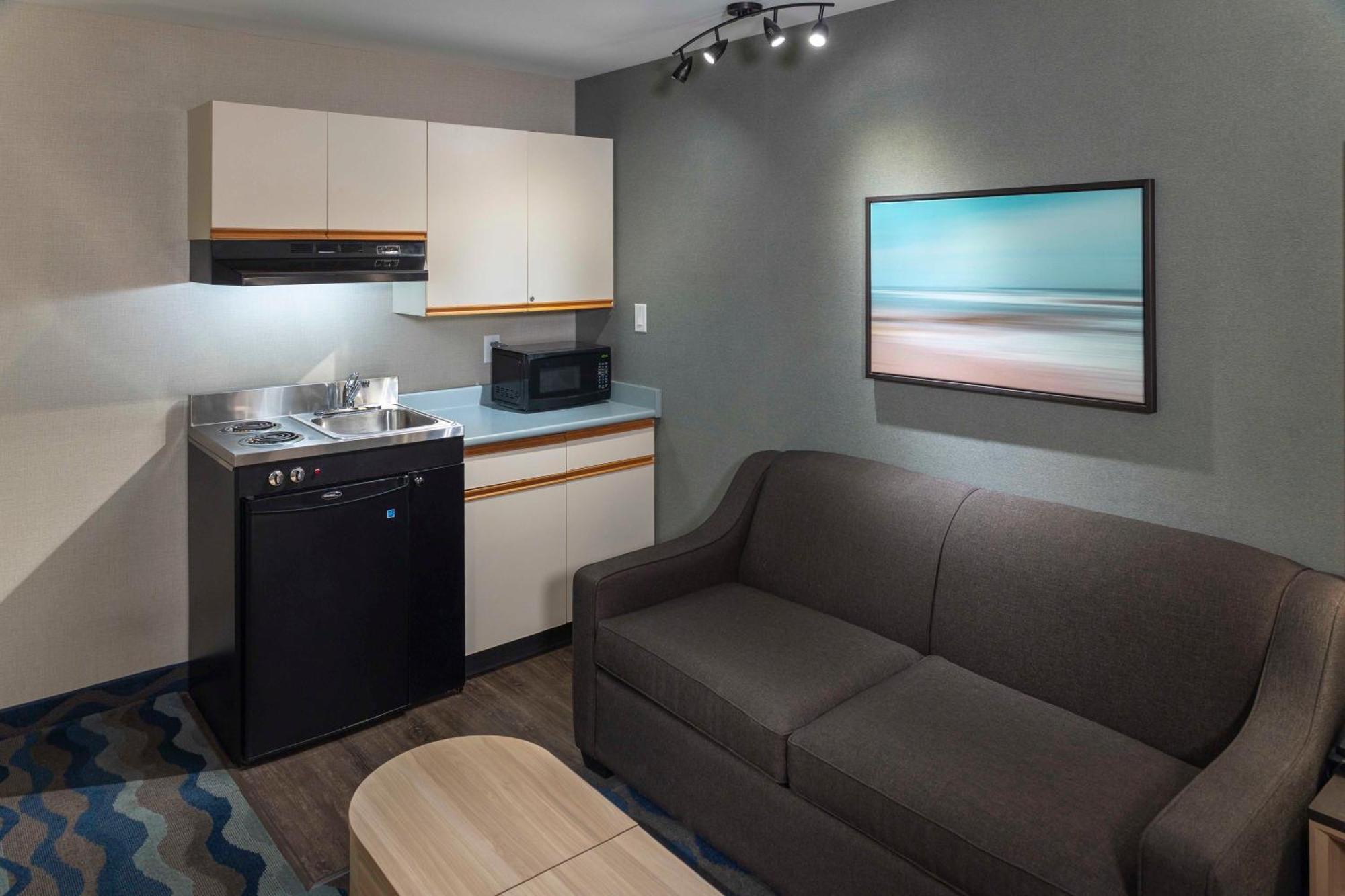 Accent Inns Vancouver Airport Ричмонд Экстерьер фото