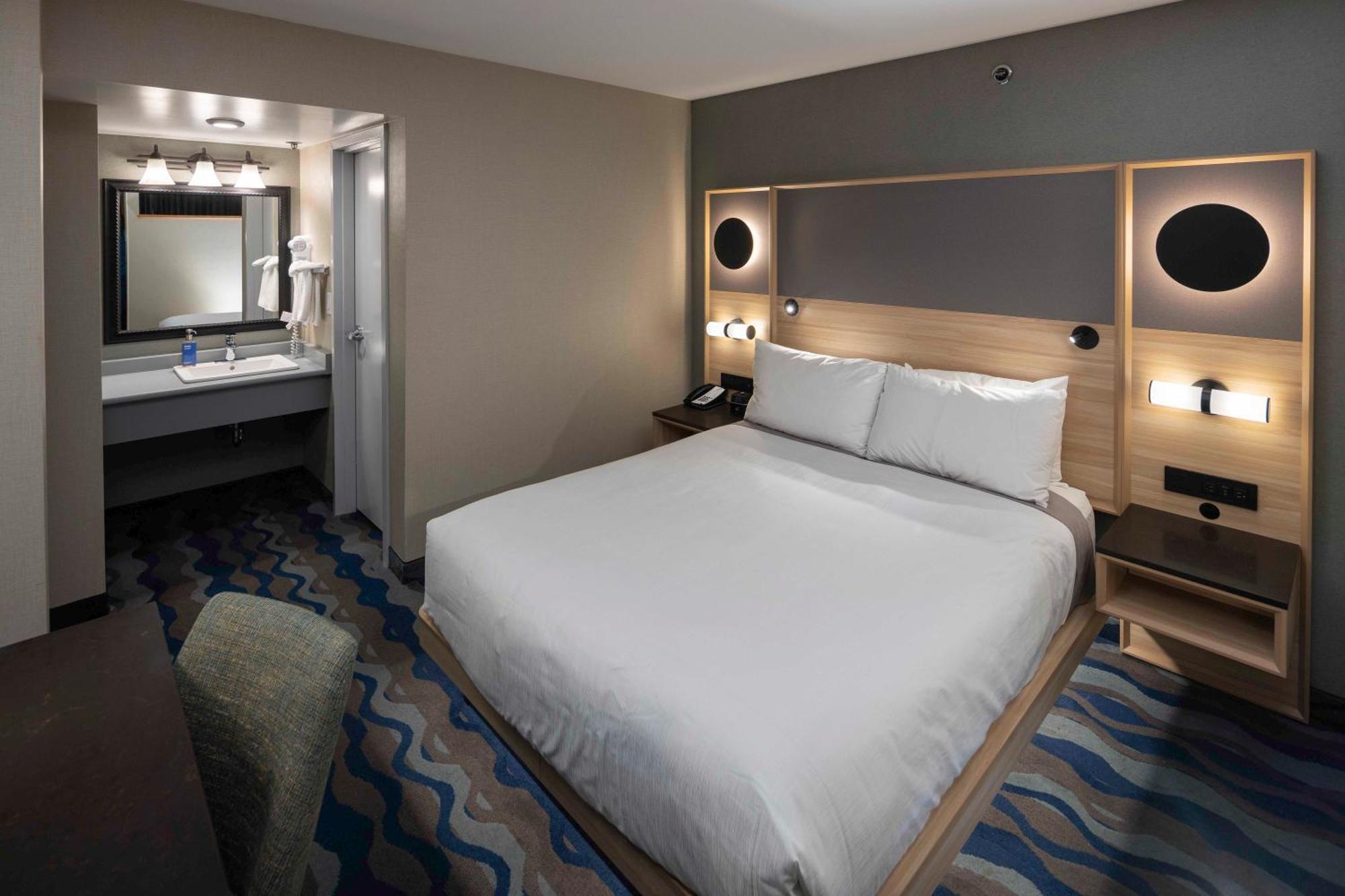 Accent Inns Vancouver Airport Ричмонд Экстерьер фото