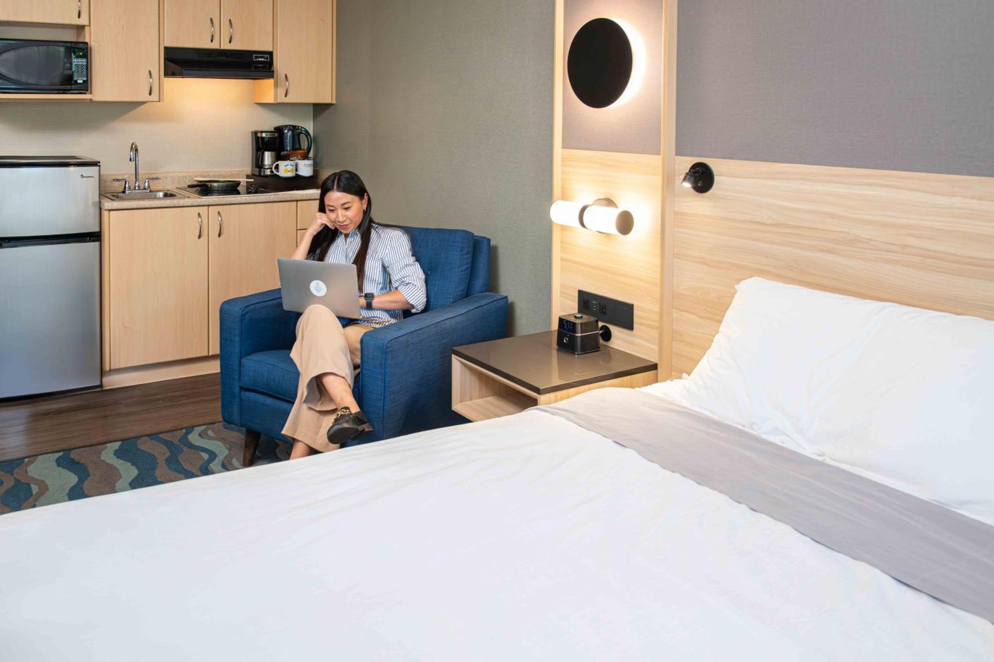 Accent Inns Vancouver Airport Ричмонд Экстерьер фото